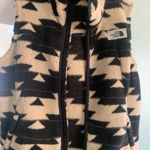The North Face Campshire Sherpa Fleece Vest size XL, Peyote Beige / Aztec
